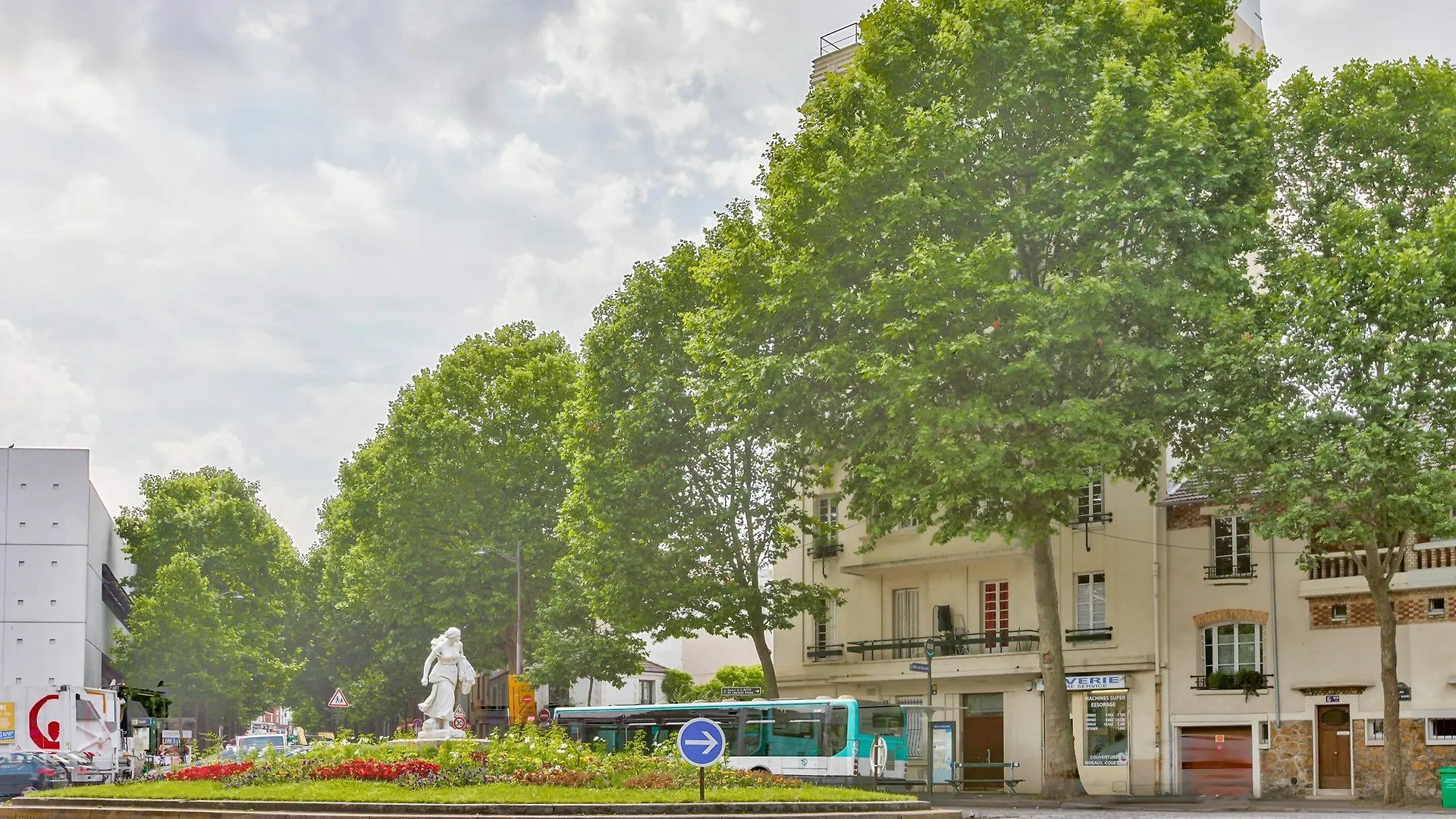 45-Atelier Paris Buttes Chaumont Apartment 0*,